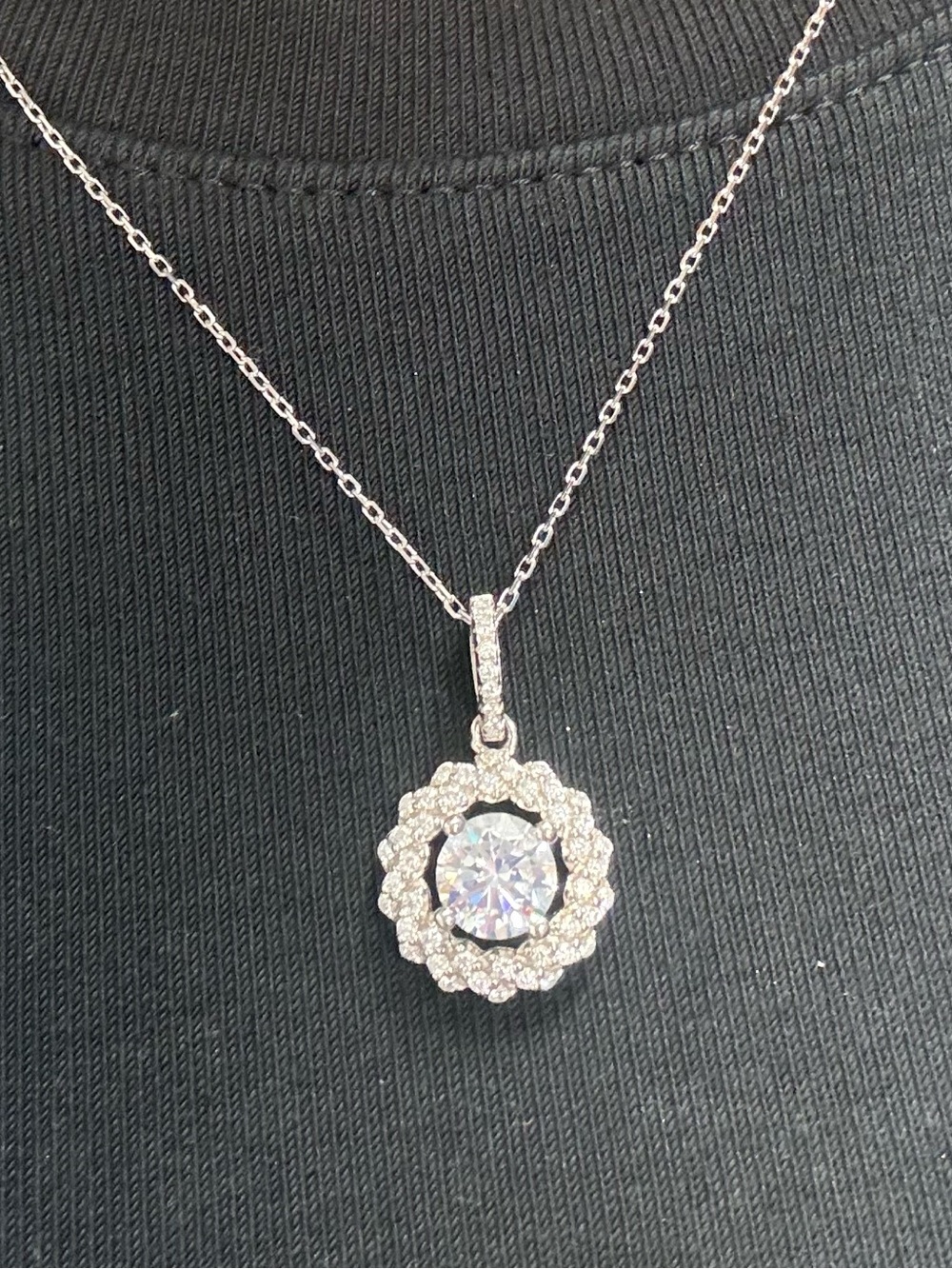 Suzy Levian Sample Sterling Silver White CZ Halo Pendant Necklace NWT